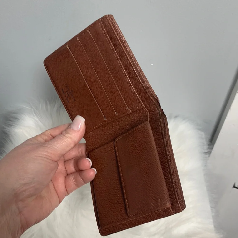 2003 authentic Louis Vuitton men’s wallet monogram